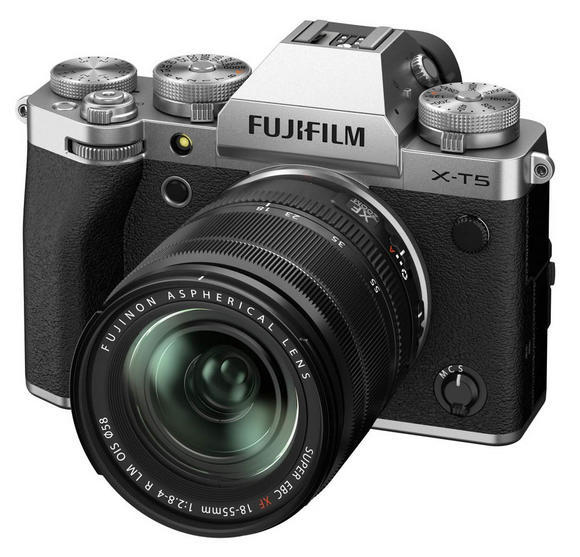 FujiFilm X-T5 body silver + XF 18-55 mm2