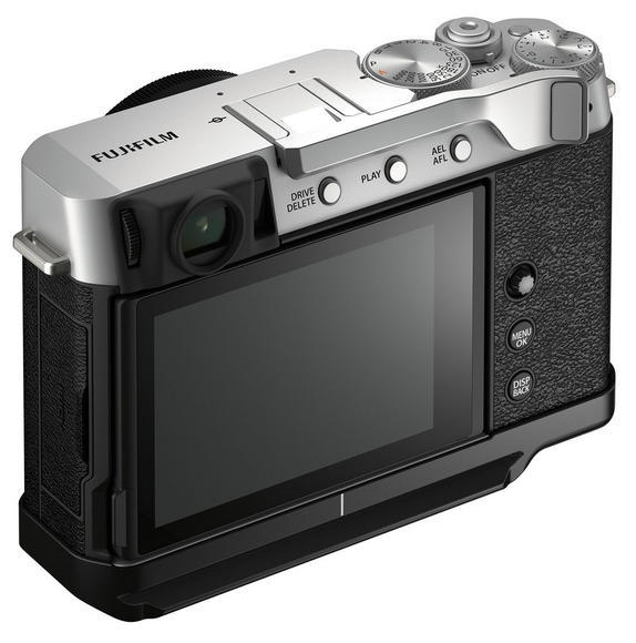 Fujifilm X-E4 silver body + ACC kit3