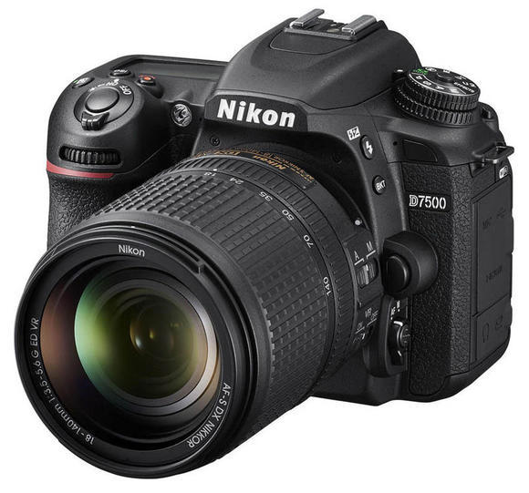 Nikon D7500 + 18-140 mm VR3