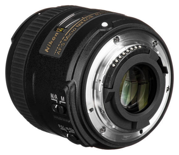 Nikon 40 mm F2,8G ED AF-S DX micro3