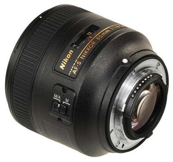 Nikon 85 mm F1.8G AF-S NIKKOR3