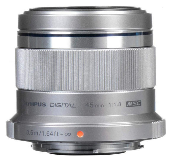 Olympus objektiv Zuiko premium 45 mm f1.8 silver3