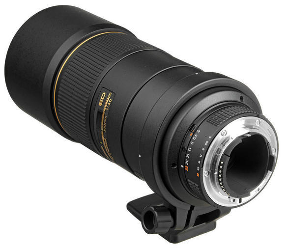 Nikon 300 mm F4D AF-S IF-ED černý4