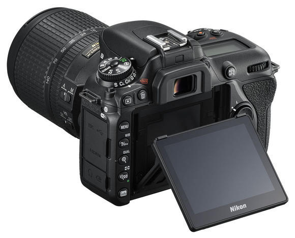Nikon D7500 + 18-140 mm VR5